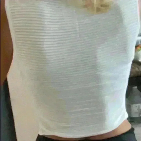 ALAIA
Knit HiNeck Sleeveless Crop Knit Rihanna top - Picture 8 of 13